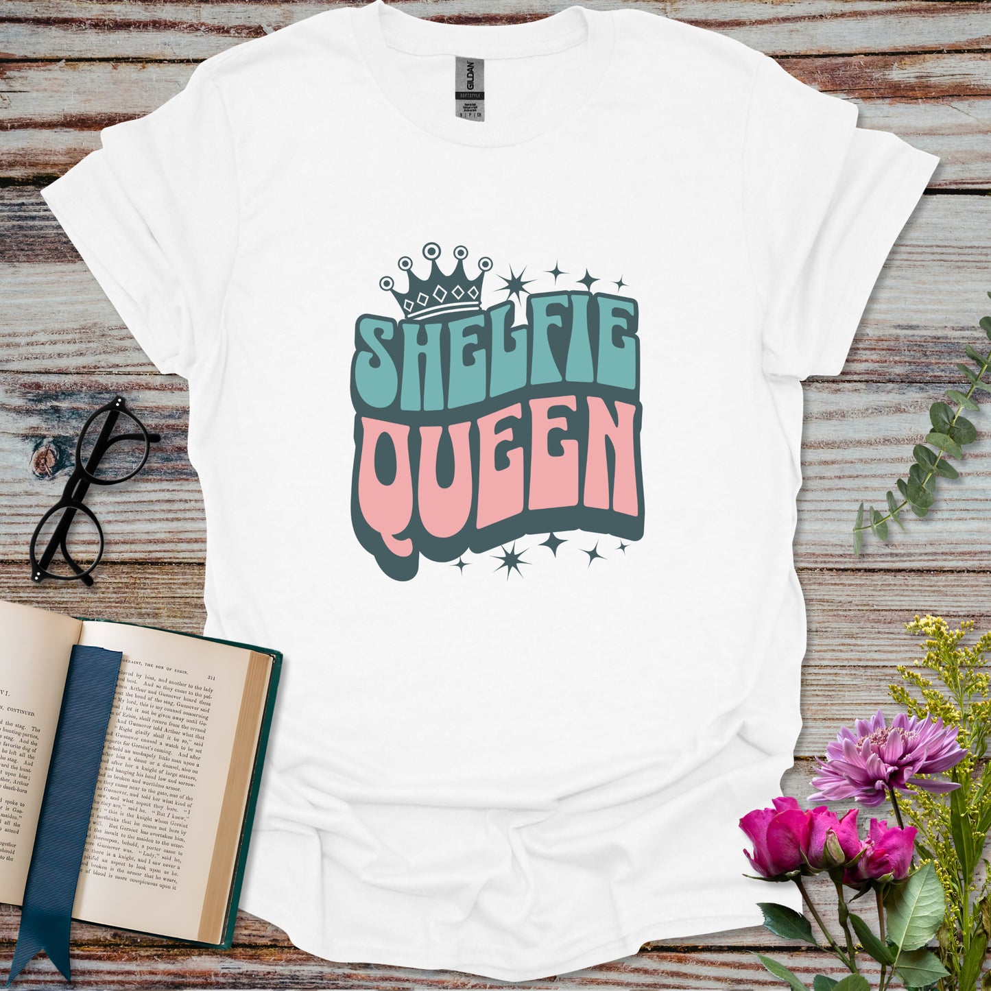 Shelfie Queen T-shirt