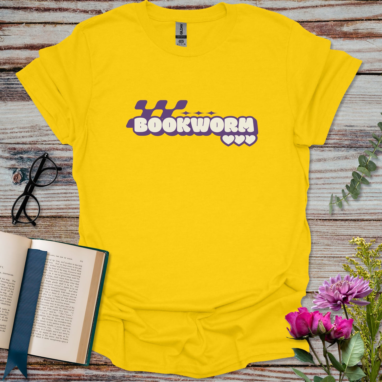 Bookworm - Retro T-shirt