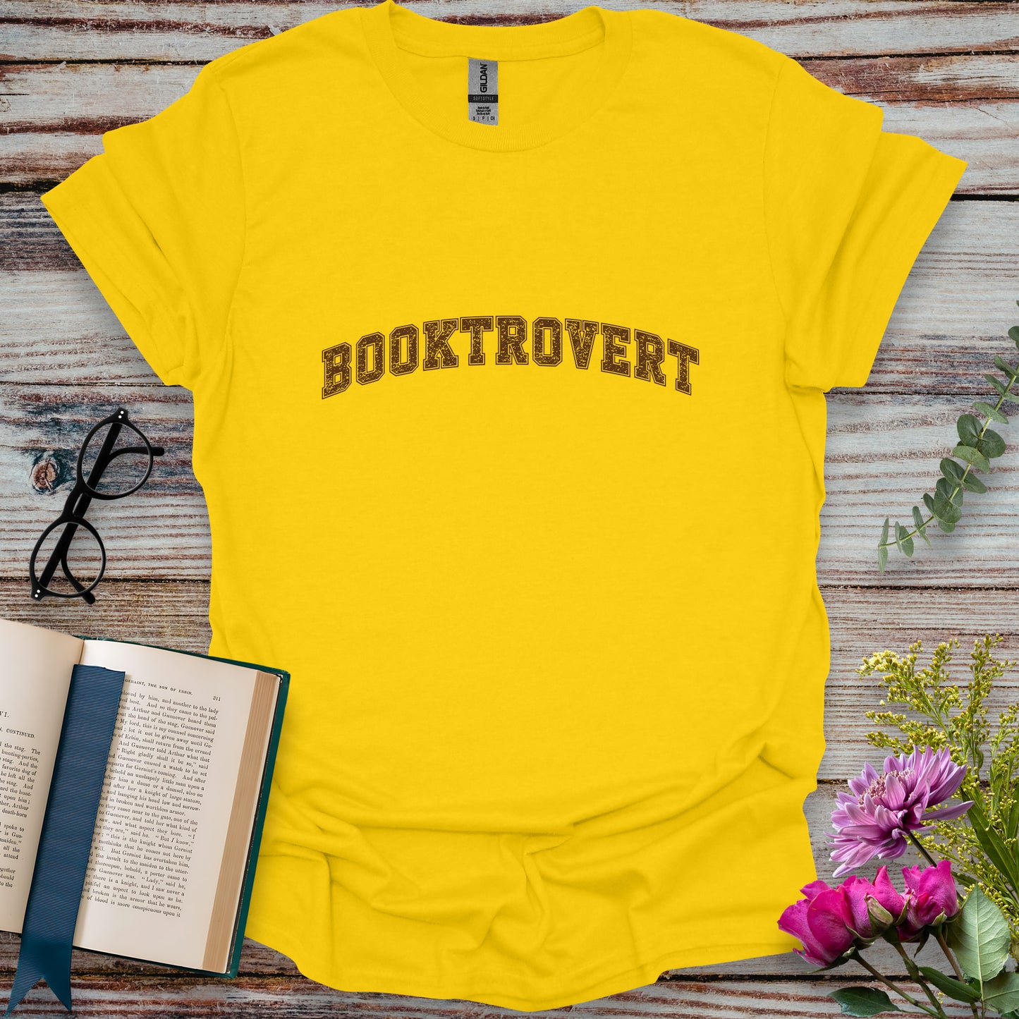 Booktrovert T-shirt