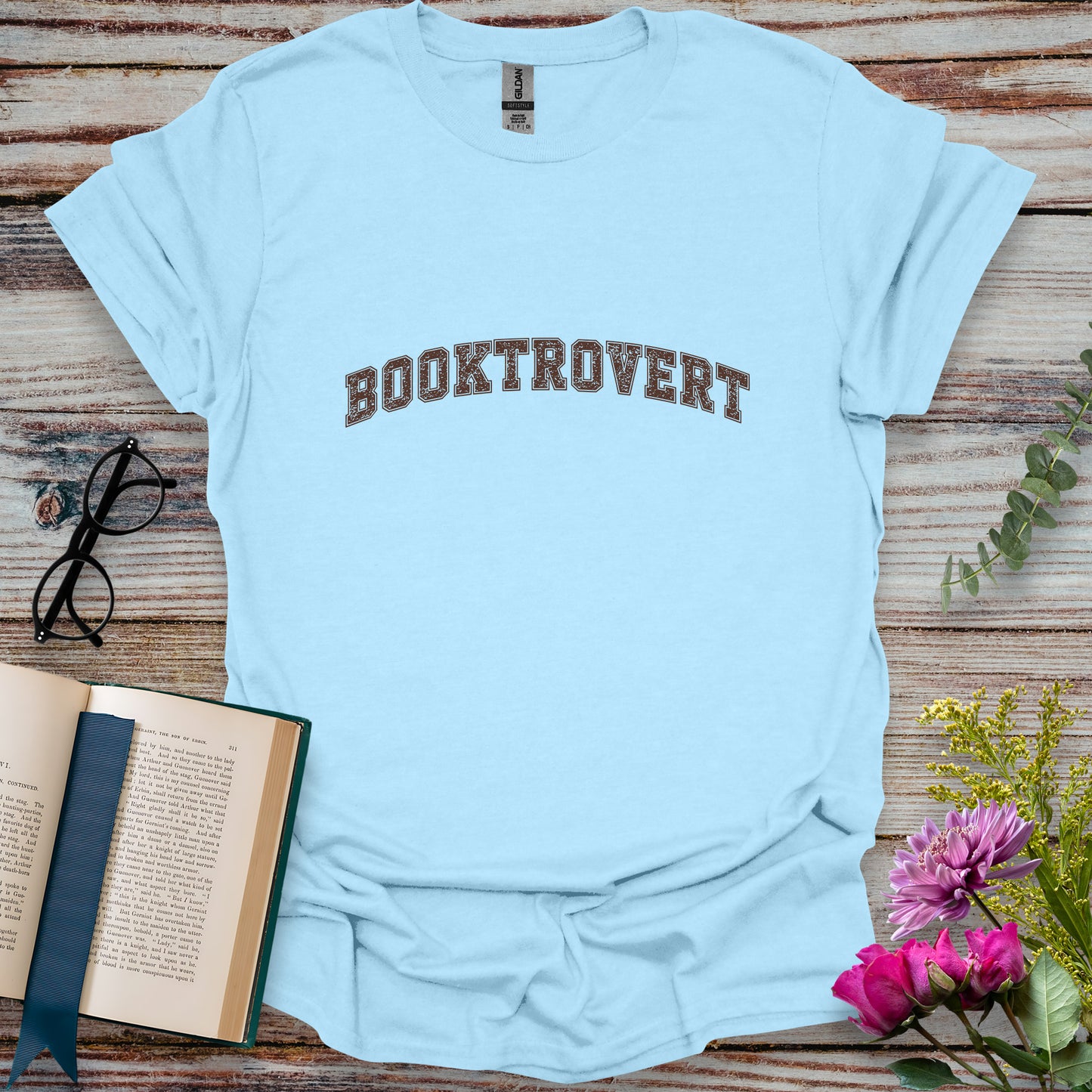 Booktrovert T-shirt