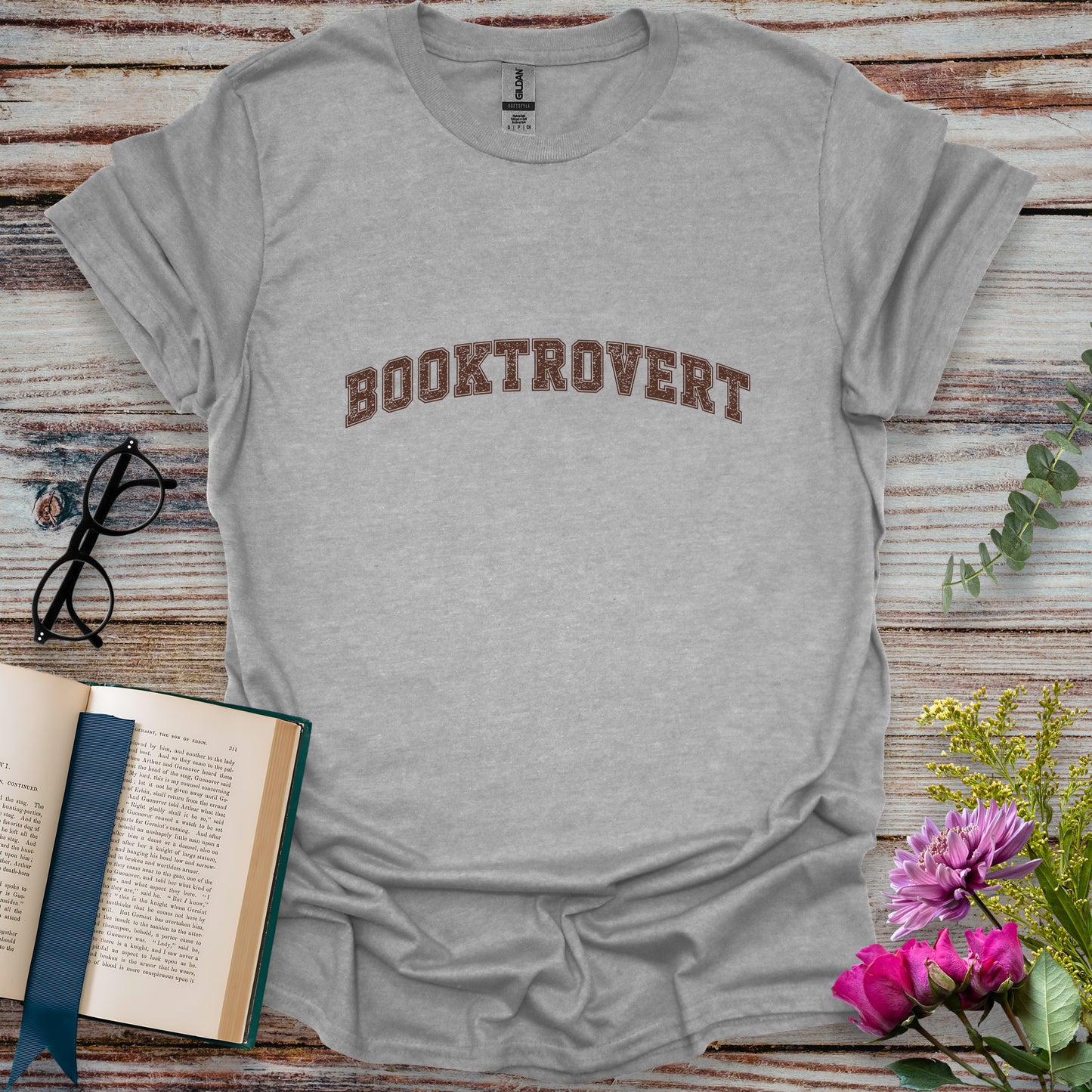 Booktrovert T-shirt