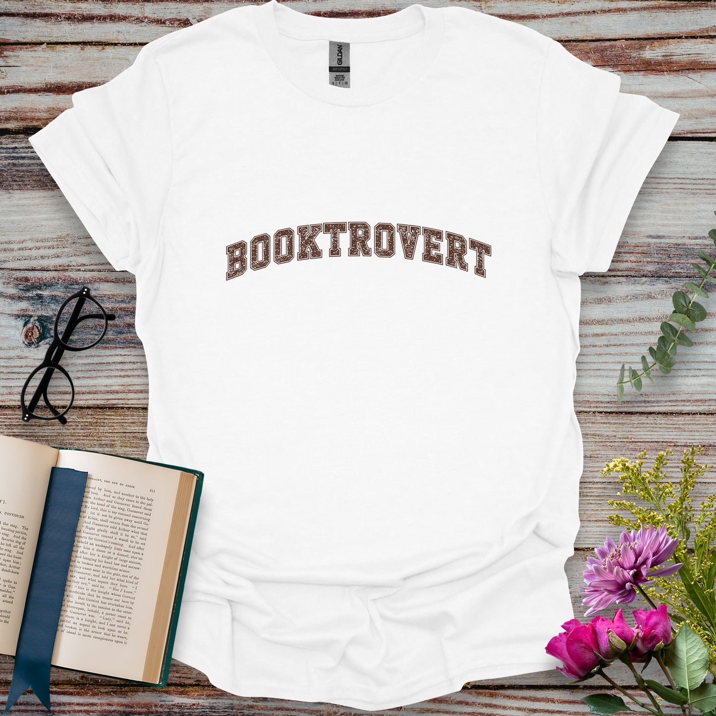 Booktrovert T-shirt