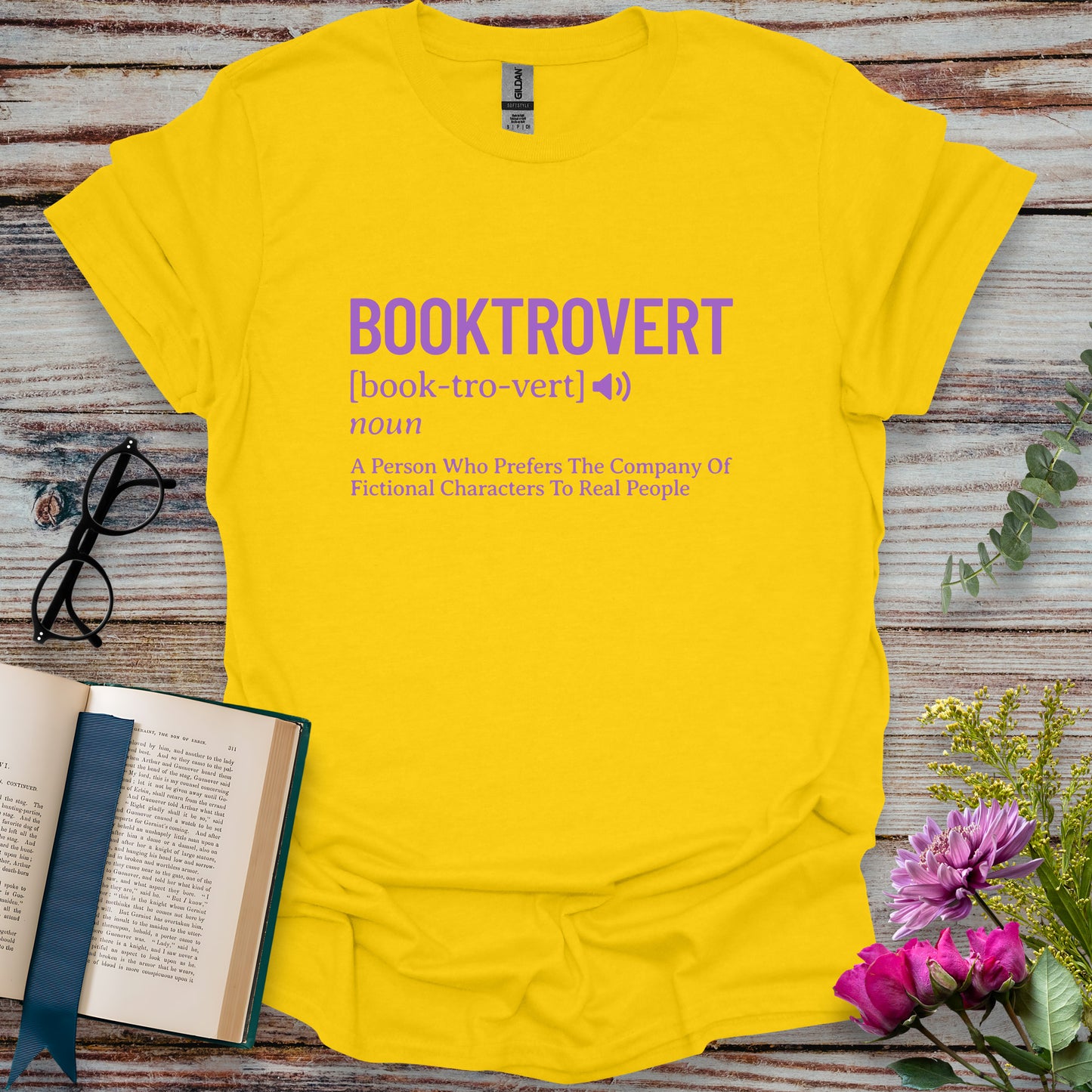 Booktrovert Definition T-shirt