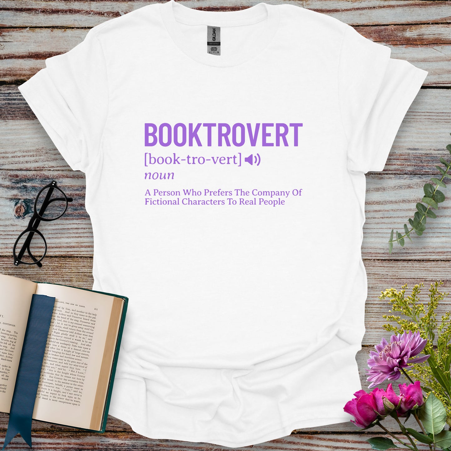 Booktrovert Definition T-shirt