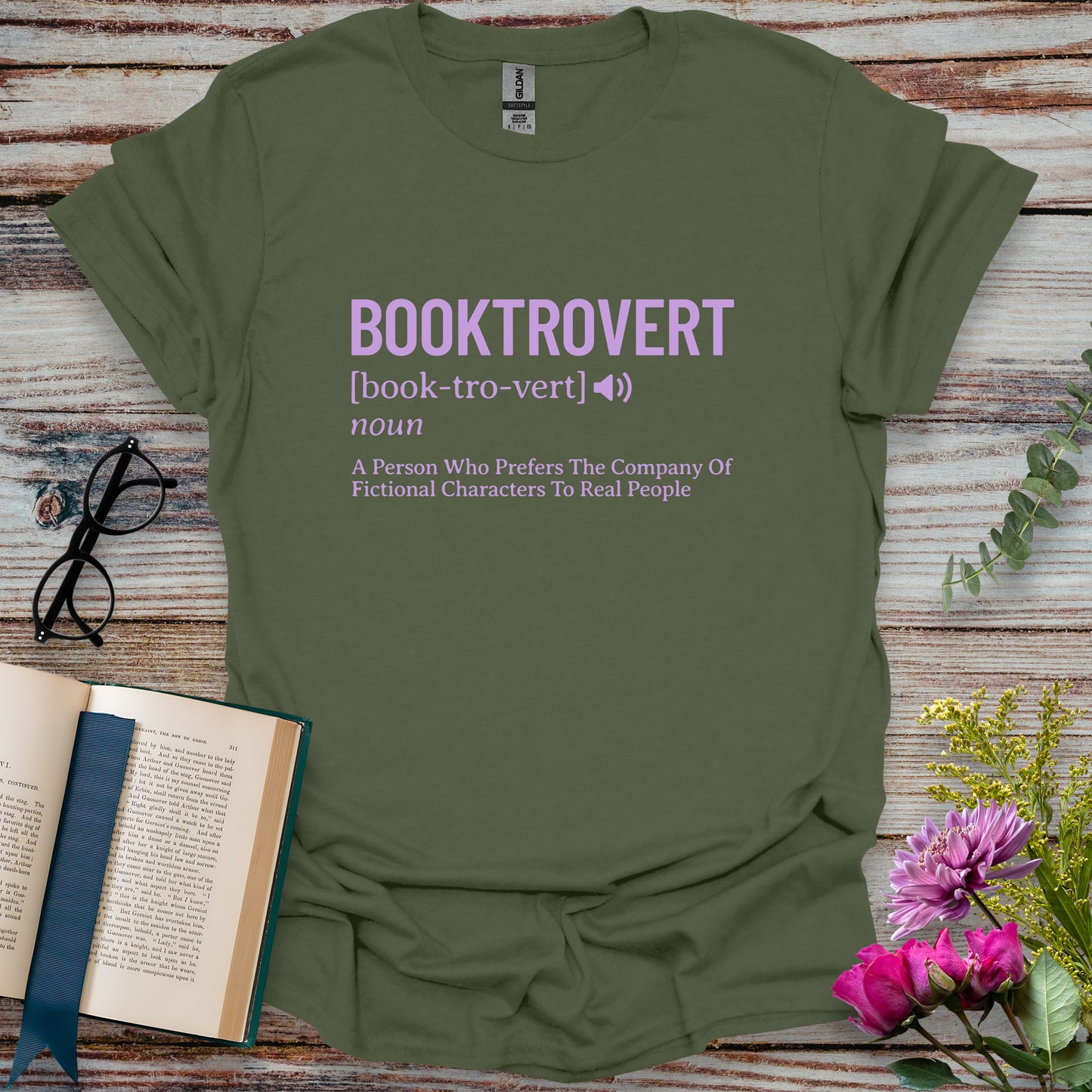 Booktrovert Definition T-shirt