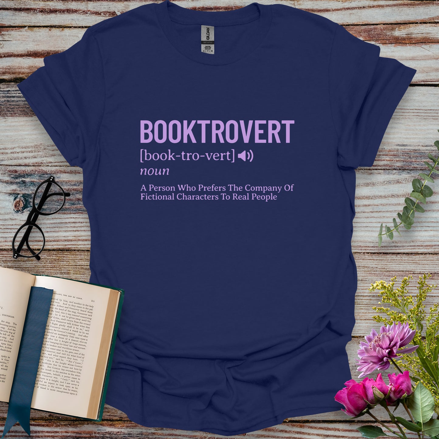 Booktrovert Definition T-shirt