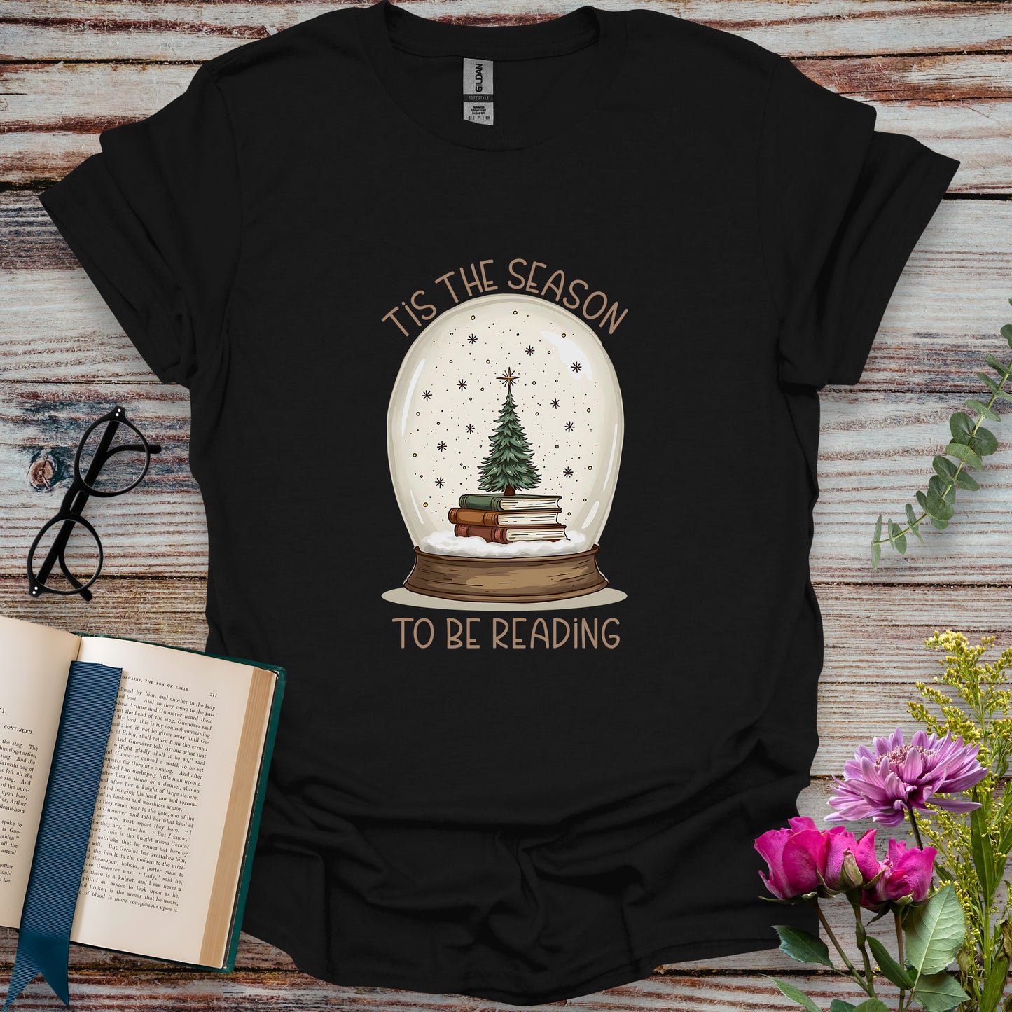 Tis the Season to Be Reading T-shirt